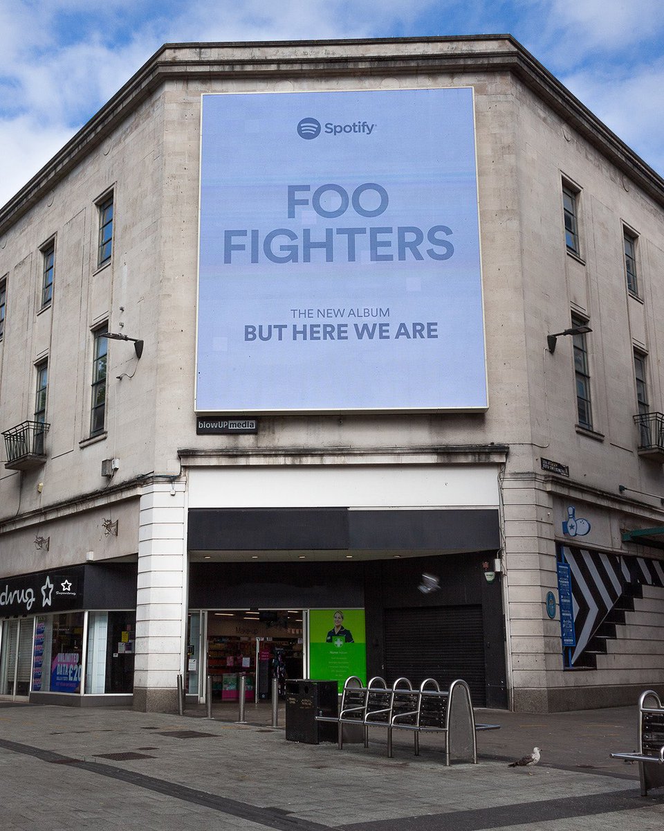 MintysGigGuide's tweet photo. dear @foofighters,

This is day 2 of us nagging you to pop a Welsh date on your UK tour 🏴󠁧󠁢󠁷󠁬󠁳󠁿

We have the best voices, the friendliest people & the TASTIEST SNACKS! 🗣️👋🍞 

🫵 You know this of course, because you’re advertising your new record “But Here We Are” on our capital city high street this morning! 👀 👀 👀

Time and time again,

the population of Wales 🏴󠁧󠁢󠁷󠁬󠁳󠁿 

—

If we shout about it - they might come.
🏷️ TAG A FRIEND YOU’D TAKE!