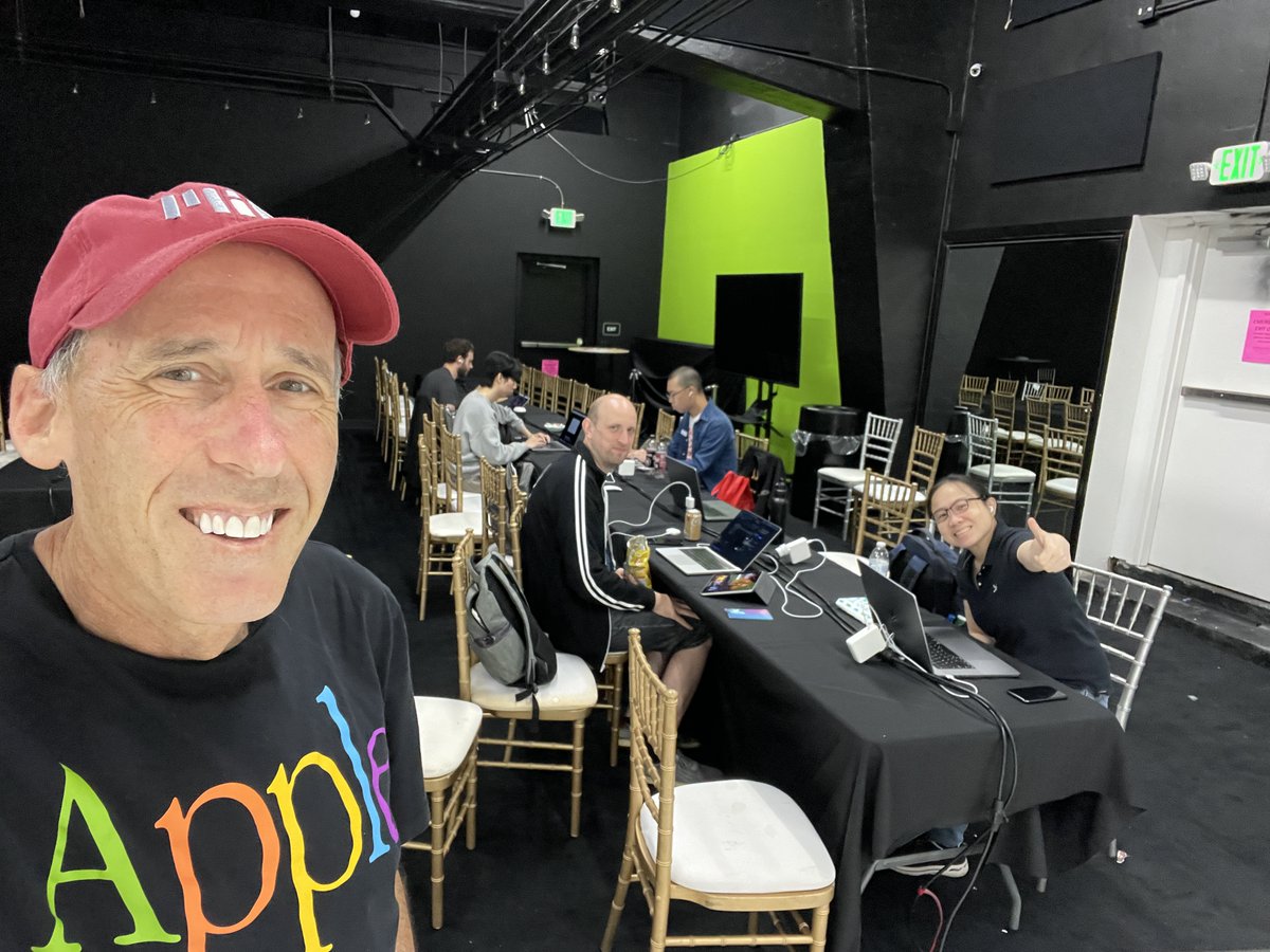 mortengregersen's tweet image. Some awesome days at #WWDC23 is over for me 🤩 I have just arrived home 🇩🇰 Thank you all for making the whole (long) flight worth it. Met SO many new and old friends and got to experience Apple Park. I have so many photos, but can only add 4, so I chose some of those with people.