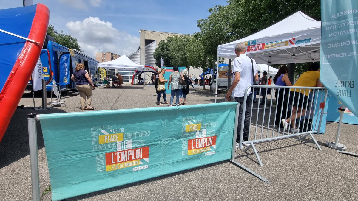 📢 Place de l'Emploi de Miramas : top départ ! ☑️ Venez rencontrer des recruteurs, des organismes de formation et nos prestataires pour vous aider dans l'emploi et la formation ! Entrée libre de 13h à 17h ! 💯%Emploi  #PoleEmploi #TousMobilisés