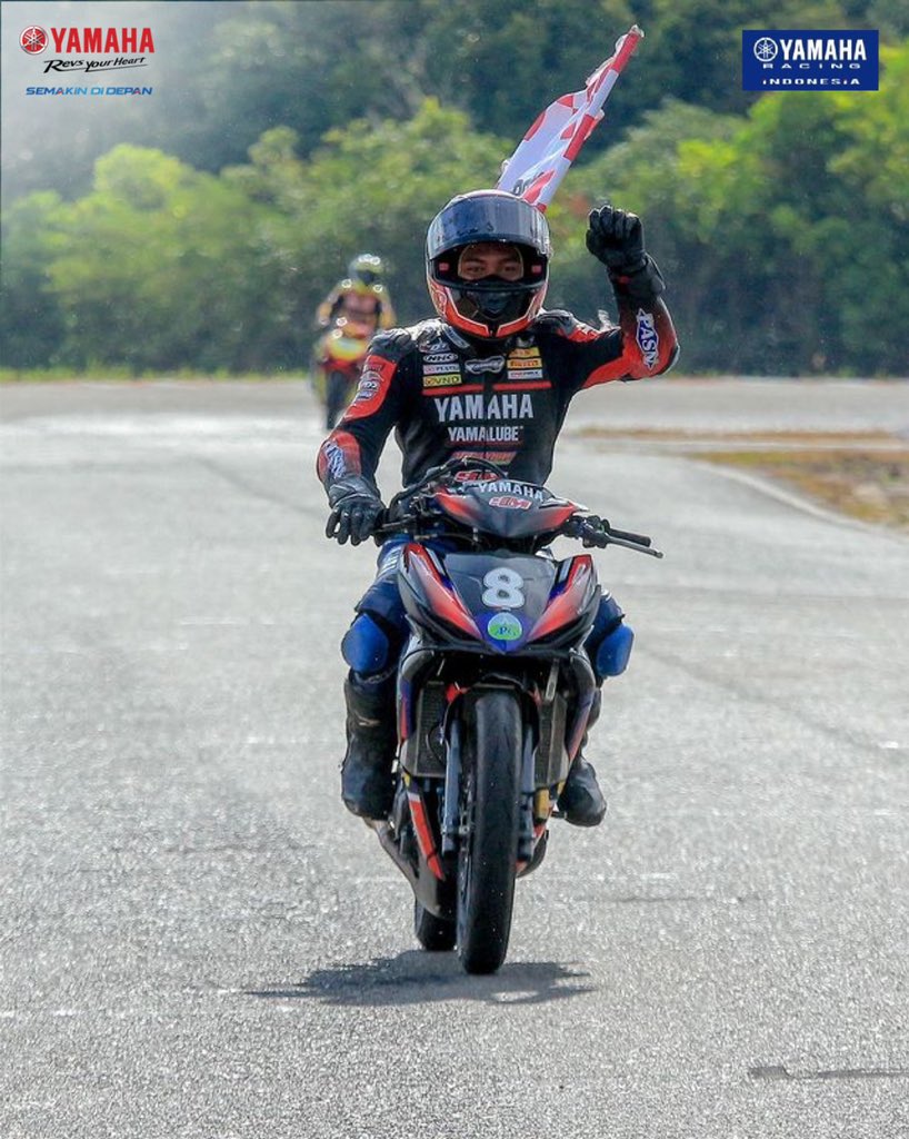 YamahaRacing_Id's tweet photo. Yamaha Riders kelas Novice (OP2) bersama #MXKing150 di kejuaraan @oneprixid Round 2 (3-4 Juni 2023) di Sirkuit Sabaru, Palangkaraya
Selamat kepada Tim Yamaha yang berhasil meraih Podium! Full Gasspoll🔥✊🏻 https://t.co/8VSiCbRkKn