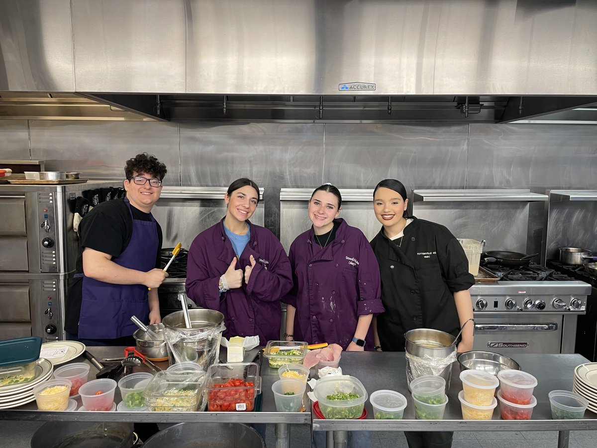 What a lovely event! On Tuesday 6/6, Tottenville HS Culinary Arts students, with instructor Deana Bailey, hosted a brunch worthy of a banquet hall for faculty and staff. Can't wait to see what they cook up next! @RoTierno @MrsRUlitto @hagarabuella @TottenvillehsI #CTE #elevateD31