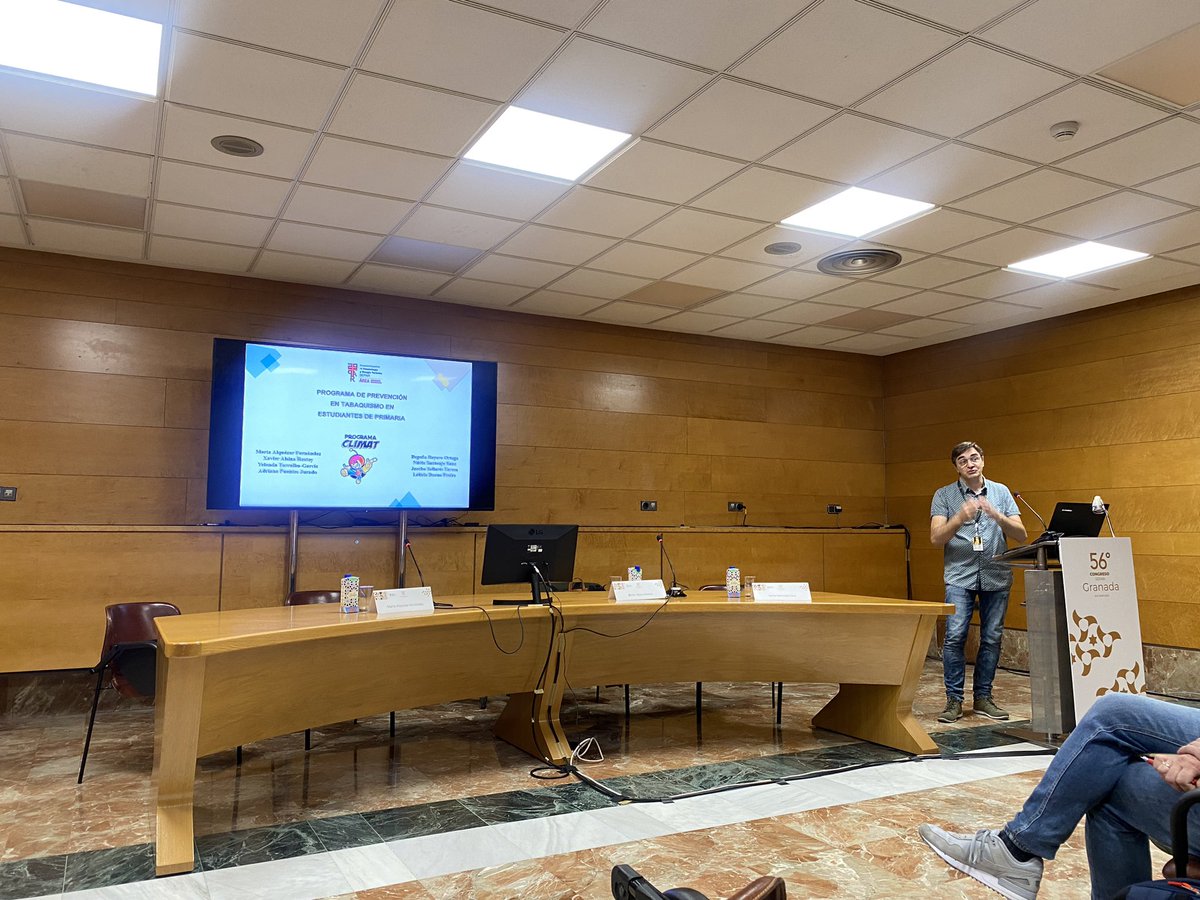 eva_madrid_'s tweet photo. En el  #56CongresoSEPAR , Foro Autonómico de #enfermeriarespiratoria , Presentación del PROGRAMA #Climat “Programa Prevencion #tabaquismo en estudiantes de primaria”, con @nuria_santonja , @RestoyXavier y @MartaAlquezar 🫁🚭🚸, gran iniciativa a la que sumarse !!! https://t.co/FPvs7WN4u9