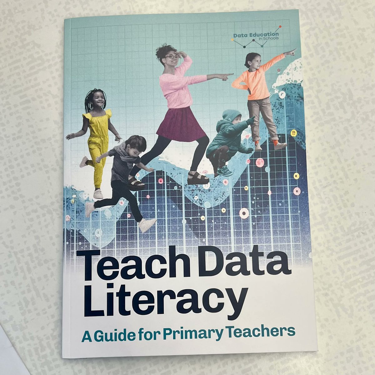 DigiSkillsEd's tweet image. I attended the launch of the highly anticipated &quot;Teach Data Literacy&quot; handbook! Created by the talented team at @data_schools it&apos;s filled with creative and engaging learning materials that I believe will revolutionise the way data literacy skills are taught in our schools. 📚📊