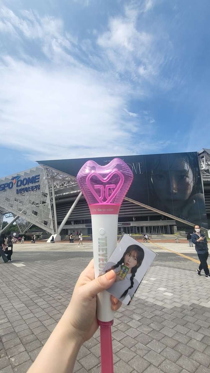 qvq_m's tweet photo. 💜 TheODDOfLOVE 💜
幸せすぎる夢みたいな1日でした🥺🩷
てよんちゃんの歌声って何回聴いてもす〜って心の中に入ってくるから凄いんだよね。。
ふう。てよんちゃん頑張ってくれてありがと🥺🩷
#TheODDOfLOVE
#TAEYEON
#태연
#태연콘서트 https://t.co/ZjZTBKCmW7
