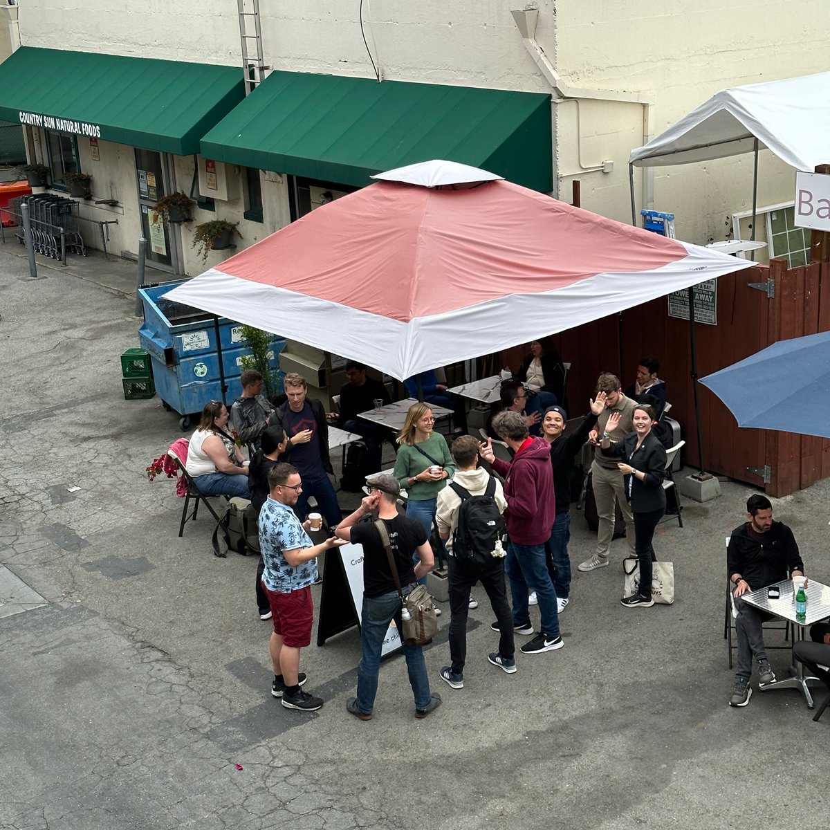 mortengregersen's tweet image. Some awesome days at #WWDC23 is over for me 🤩 I have just arrived home 🇩🇰 Thank you all for making the whole (long) flight worth it. Met SO many new and old friends and got to experience Apple Park. I have so many photos, but can only add 4, so I chose some of those with people.