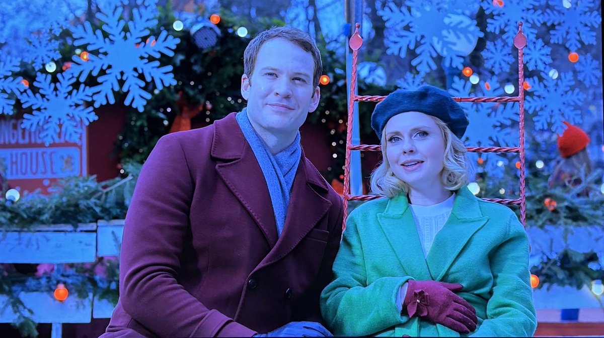 _Yoyae_'s tweet photo. A Christmas Prince: The Royal Baby (2019)
ภาคจบแล้ว เบบี๋กำลังจะมา แต่ที่วังก็มีเรื่องวุ่นๆเหมือนเดิม สิ่งของสำคัญของราชวงศ์หายไป ต้องตามหาว่าใครกันแน่เป็นคนเอาไป หนังก็เรื่อยๆ เนื้อเรื่องไม่ค่อยเน้น ดูเบาๆแบบไม่คิดไรมาก เอาบรรยากาศ
#ChristmaswithYY
#รีวิวNetflix #NetflixTH https://t.co/VrQMKIcvO9