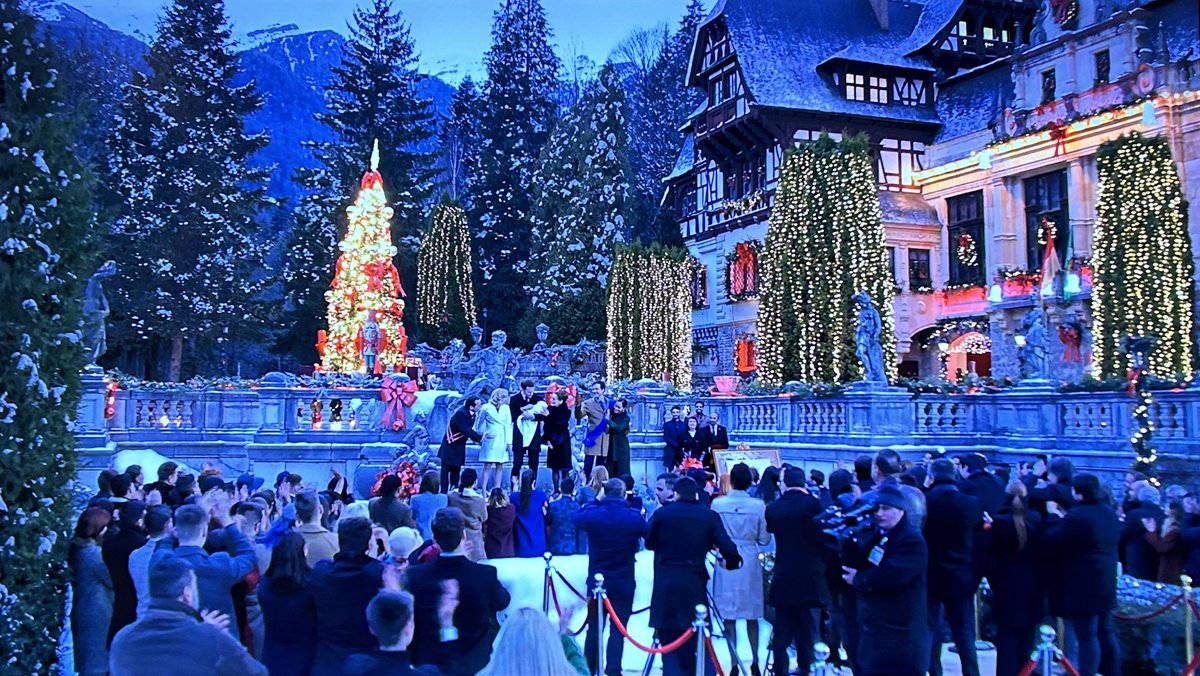 _Yoyae_'s tweet photo. A Christmas Prince: The Royal Baby (2019)
ภาคจบแล้ว เบบี๋กำลังจะมา แต่ที่วังก็มีเรื่องวุ่นๆเหมือนเดิม สิ่งของสำคัญของราชวงศ์หายไป ต้องตามหาว่าใครกันแน่เป็นคนเอาไป หนังก็เรื่อยๆ เนื้อเรื่องไม่ค่อยเน้น ดูเบาๆแบบไม่คิดไรมาก เอาบรรยากาศ
#ChristmaswithYY
#รีวิวNetflix #NetflixTH https://t.co/VrQMKIcvO9