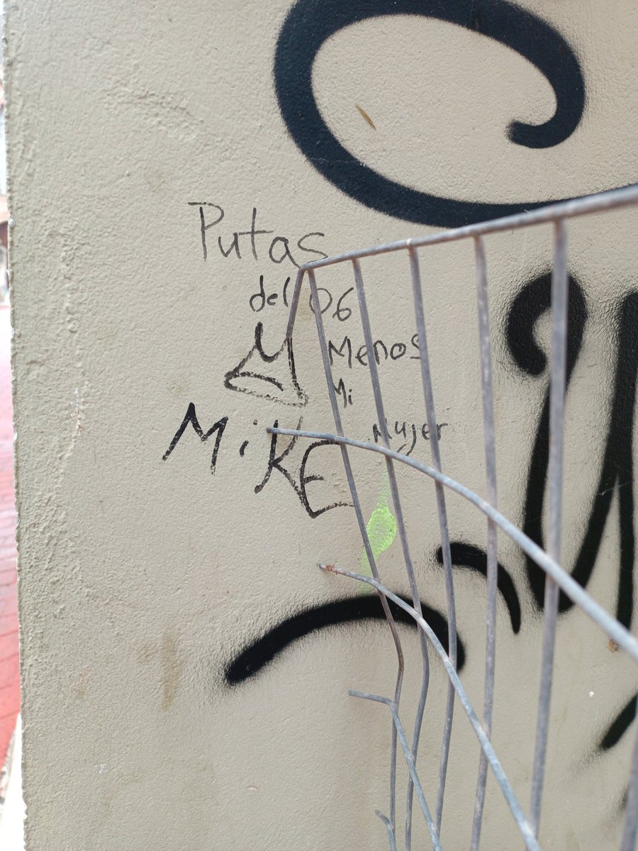"putas del 06 menos mi mujer 👑"
Jajajajaja na mi barrio mofa
