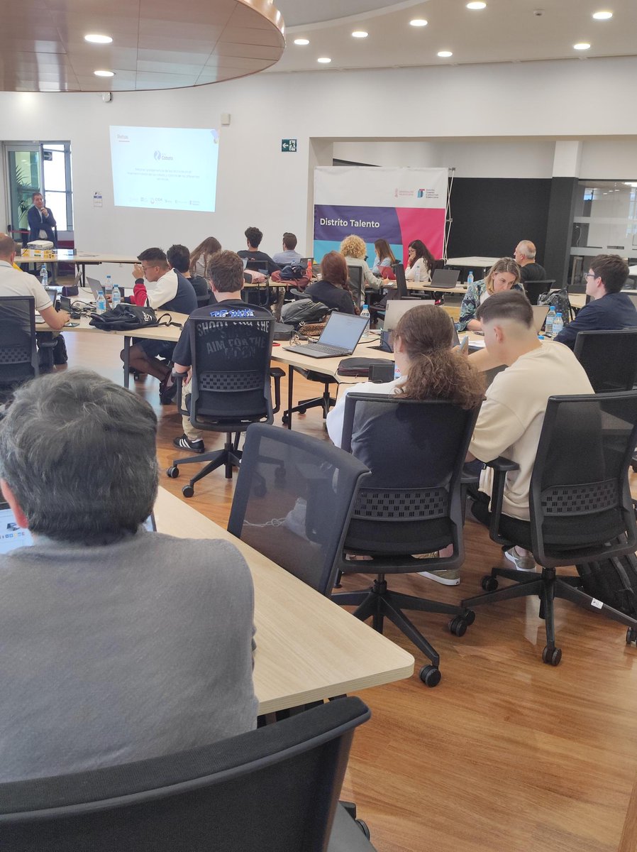DD_Talento's tweet photo. 1⃣ #RetosNoCode by @cfzcobots en #Hackathon @CIDA_gva 

🤔Mejorar la experiencia de los técnicos en el mantenimiento de los robots y control de los diferentes servicios. https://t.co/iOFxlxhA8p