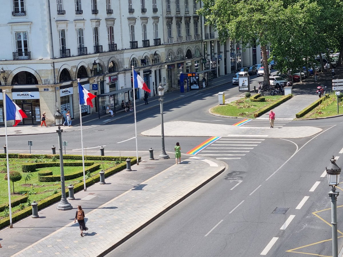 🌈 Les nouvelles couleurs place Jean Jaurès