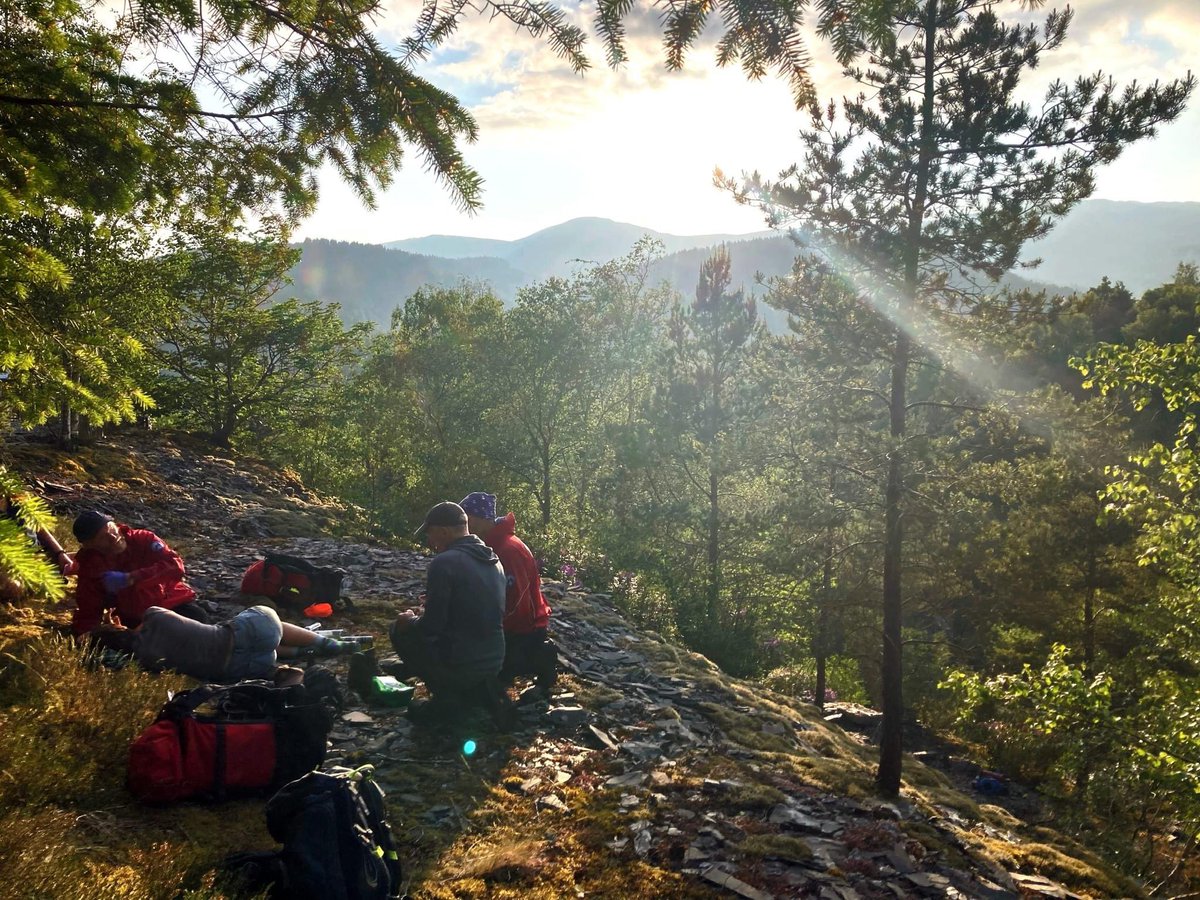 aberdyfiSART's tweet photo. Tuesday night saw us working through medical scenarios at @centreforalternativetechnology
It was, undisputedly, a little bit midgey up in the woods
#midgehell #stillitching #aberdyfisart #MREW #volunteers #mountainrescue https://t.co/lPaF79XLjR