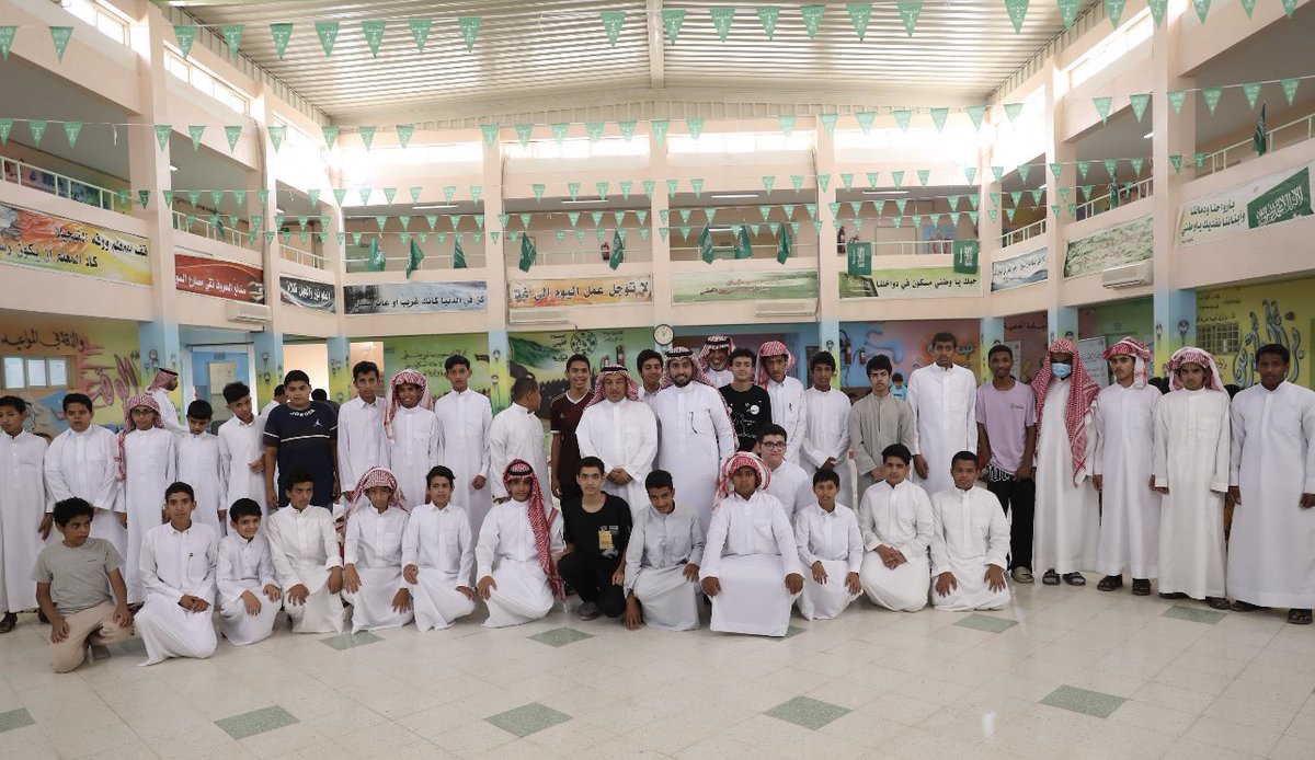 toa5968's tweet photo. اقامت مدرسة #حرمة الابتدائية والمتوسطة احتفالا للمربي الفاضل الأستاذ /عبدالعزيز بن ناصر اللعبون 
بمناسبة احالتة للتقاعد ،بعد سنوات من العطاء والتميز والابداع .
نتمنى لك حياة سعيدة 
ابو ناصر  🌹 https://t.co/pAN5GODJsD