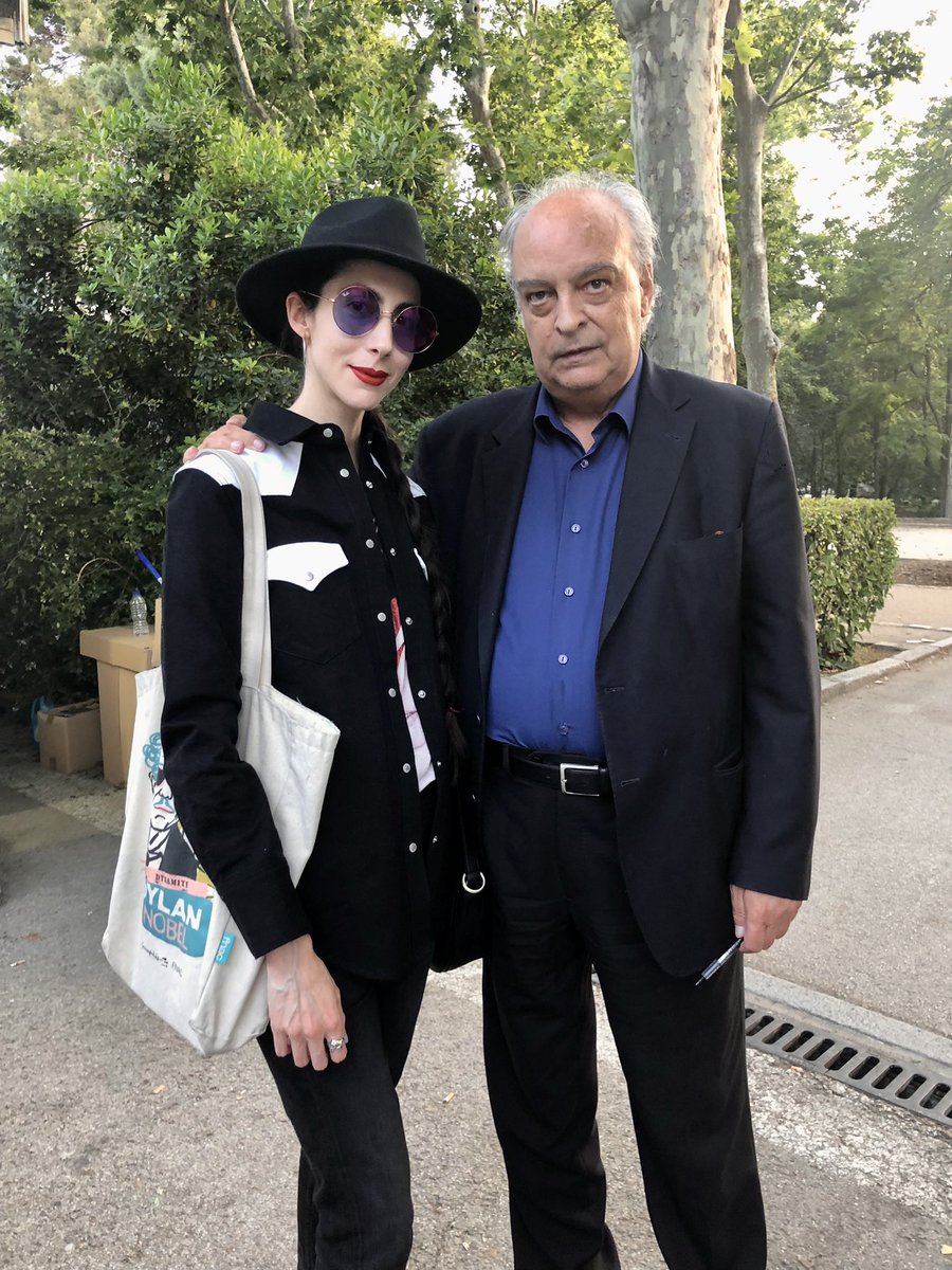 MalvaBlanket's tweet photo. Recuerdo para la eternidad @vilamatas_blog , Feria del Libro de  Madrid de 2019. https://t.co/hVyrADznL5