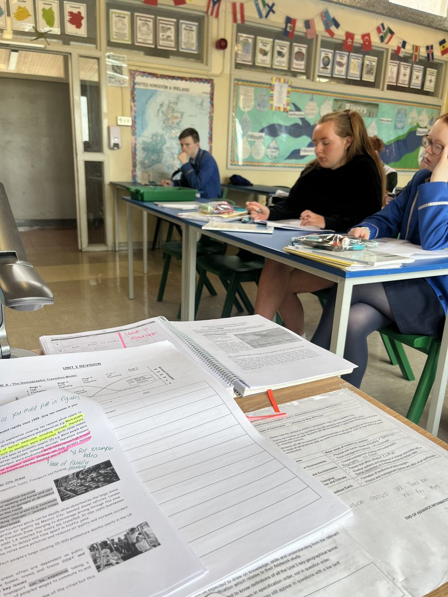 Using the visualiser to model exam answers and mark schemes. Followed by the whiteboards for retrieval as part of our final Y12 GCSE revision today! 🌍