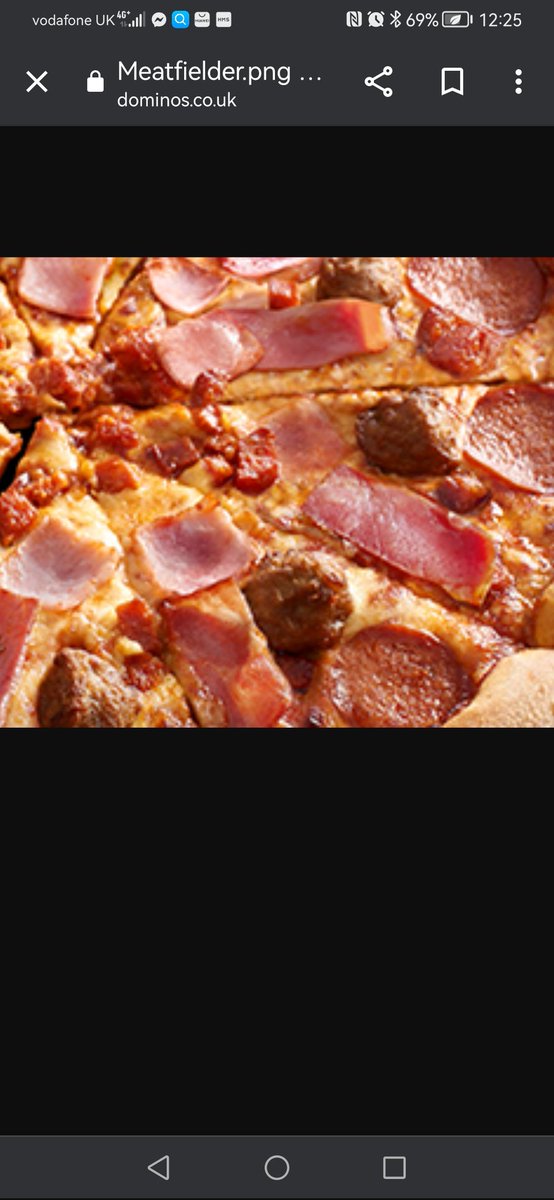 anderton_miss's tweet photo. @Dominos_UK the meat fielder is apparently packed with meat...2nd picture is what I received today. I've renamed it, Find the meat. https://t.co/FksjuAcD75