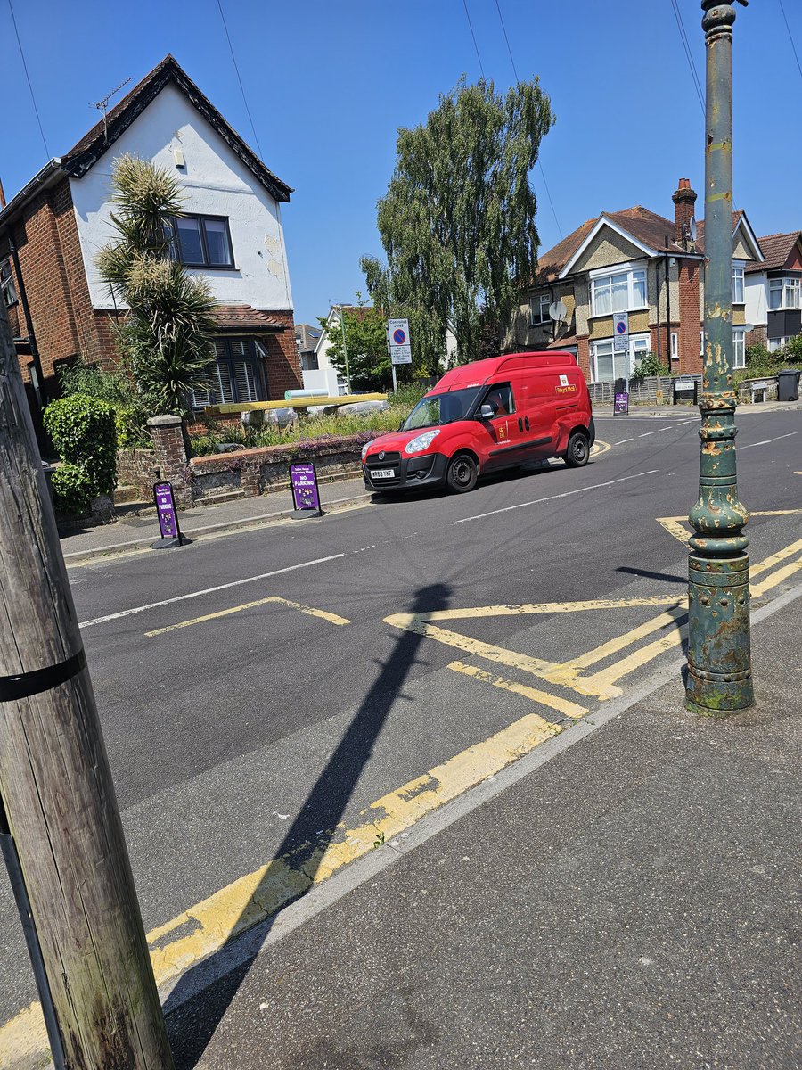 Royal Mail insists on endangering the lives of school children by blocking clear vision for crossing the road despite safe parking being around the corner Winton Office manger should be ashamed failing to deal with this.<a href="/ConorBurnsUK/">Sir Conor Burns</a> <a href="/Tobias_Ellwood/">Tobias Ellwood</a> <a href="/BCPCouncil/">BCP Council</a> <a href="/Bournemouthecho/">Bournemouth Echo</a>