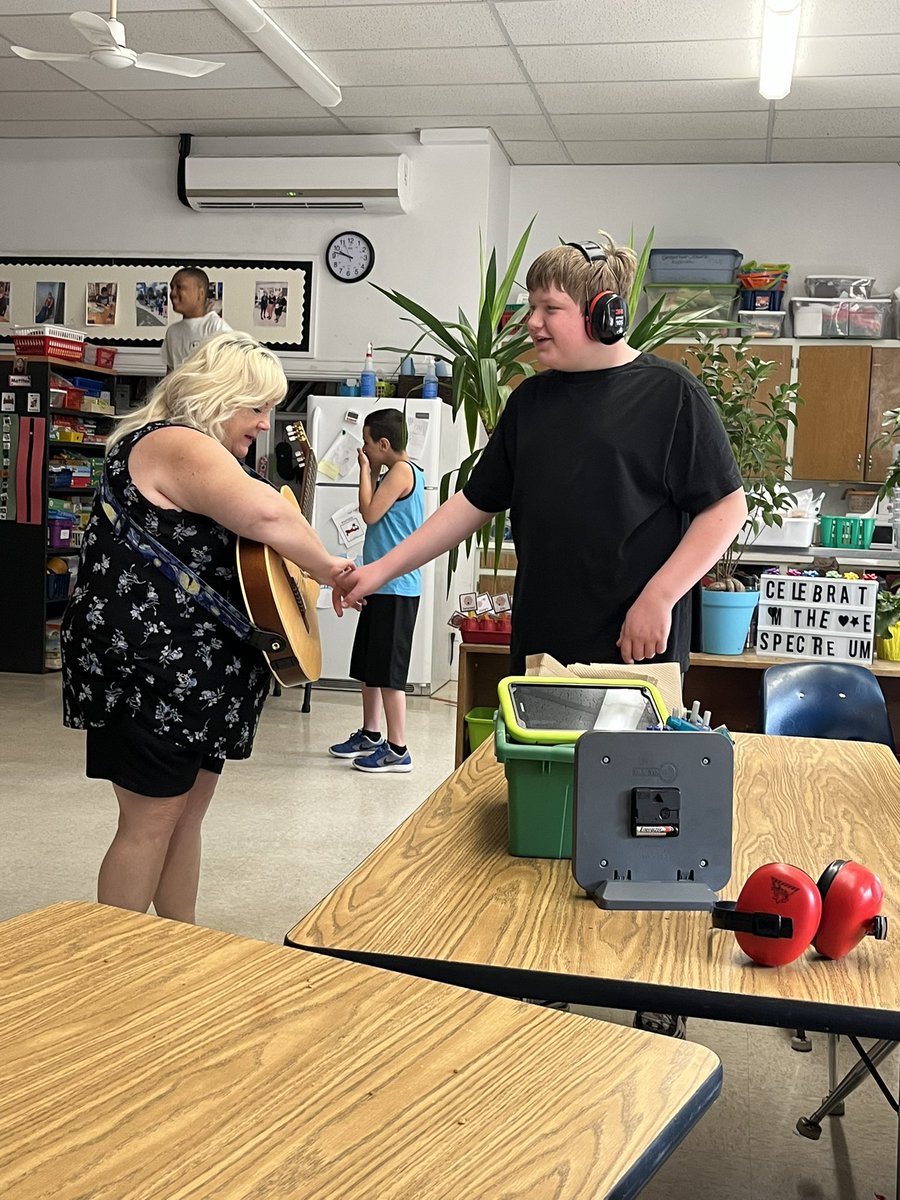 It’s always a great time when Ms. <a href="/joanminnery/">Joan Minnery</a> comes to New Visions! Smiles, laughs, dancing, and happy tears were the themes today! ❤️🎶 <a href="/GEDSB/">Grand Erie District School Board</a> <a href="/JH_Jayhawks/">James Hillier School</a> #music #inspirational #AutismAwareness #MusicAppreciation #Dance