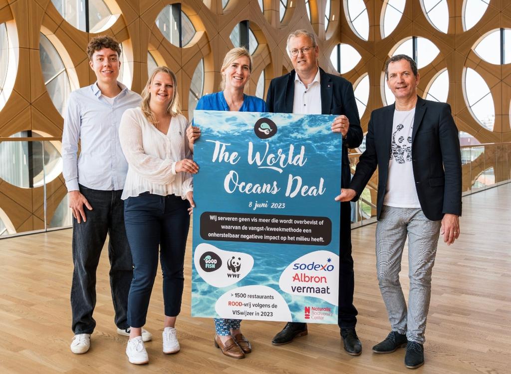 Corné van Dooren (@duurzaameten) on Twitter photo Vandaag op #WorldOceansDay hebben we de World Ocean Deal gesloten met <a href="/wwfnederland/">Wereld Natuur Fonds</a> <a href="/deVISwijzer/">Good Fish</a> Sodexo, Albron en Vermaat. Op meer dan 1500 cateringlocaties wordt geen rode vis (VISwijzer) meer geserveerd! Wie volgt? #biodiversiteit <a href="/museumnaturalis/">Naturalis Biodiversity Center</a> Vandaag op #WorldOceansDay hebben we de World Ocean Deal gesloten met <a href="/wwfnederland/">Wereld Natuur Fonds</a> <a href="/deVISwijzer/">Good Fish</a> Sodexo, Albron en Vermaat. Op meer dan 1500 cateringlocaties wordt geen rode vis (VISwijzer) meer geserveerd! Wie volgt? #biodiversiteit <a href="/museumnaturalis/">Naturalis Biodiversity Center</a>