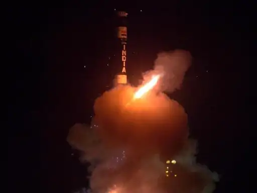 DainikBhaskar's tweet image. नई पीढ़ी की बैलिस्टिक मिसाइल अग्नि प्राइम का सफल परीक्षण: दो हजार किलोमीटर रेंज, एक साथ कई टारगेट को तबाह कर सकती है
dainik-b.in/YECqoIoCsAb
#AgniPrime