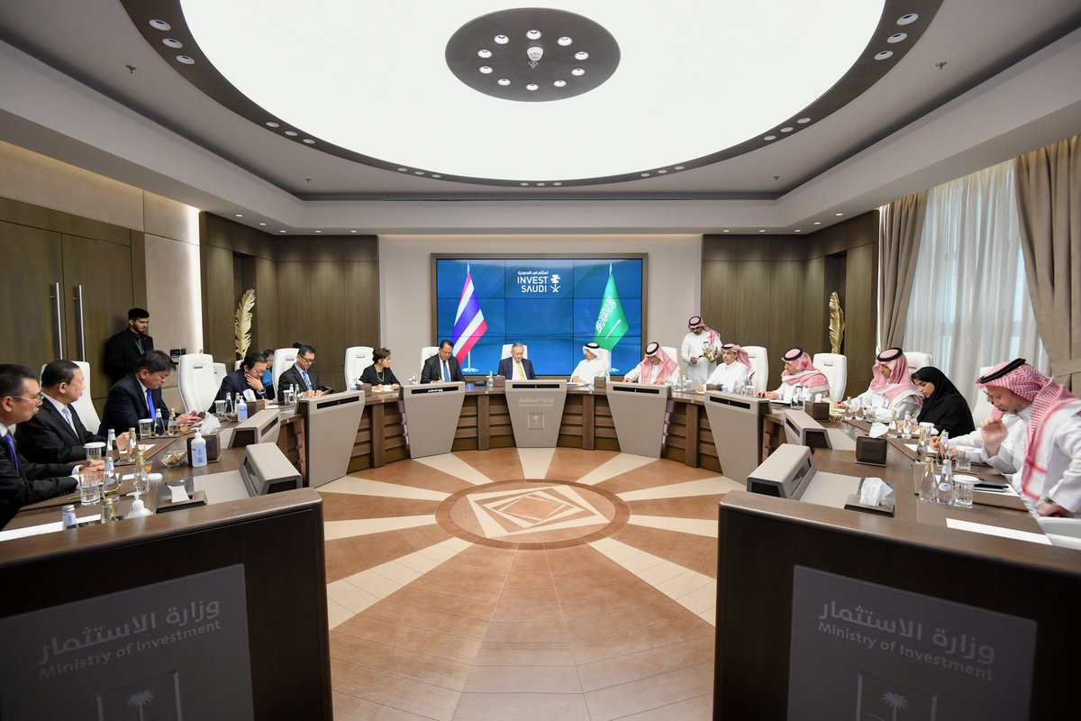 MFAThai's tweet photo. DPM/FM Don🇹🇭, along with a delegation comprising more than 40 high-level delegates from the public and private sectors, as well as state enterprises, met with H.E. Mr. @Khalid_AlFalih, Minister of Investment of Saudi Arabia🇸🇦,in Riyadh at the invitation of🇸🇦. (7 June 2023) (1/2) https://t.co/c4zO19MDQJ