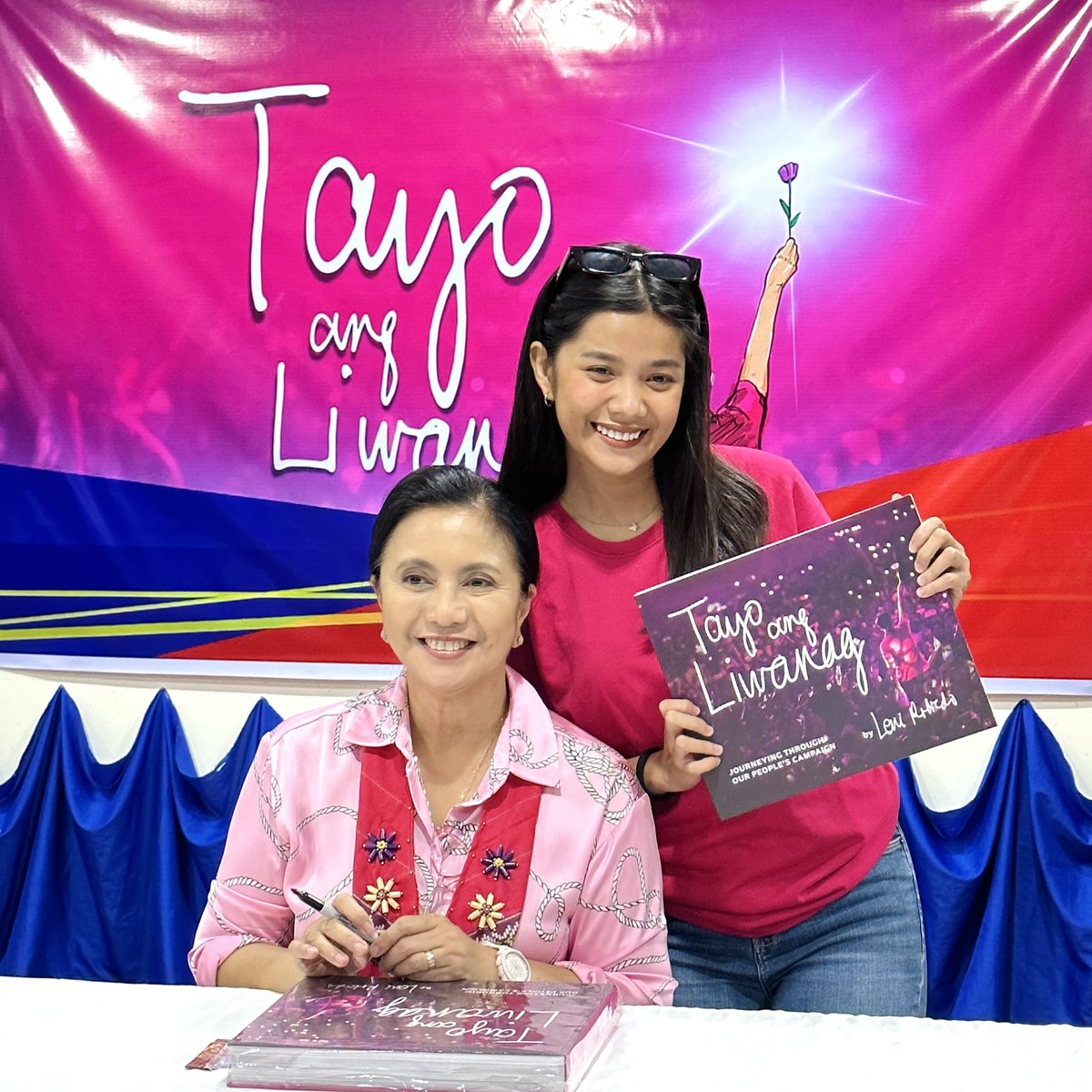 got my book signed by the one and only atty @lenirobredo 💗

#TayoAngLiwanag
#AngatBuhayNGO
#ForeverKakampink