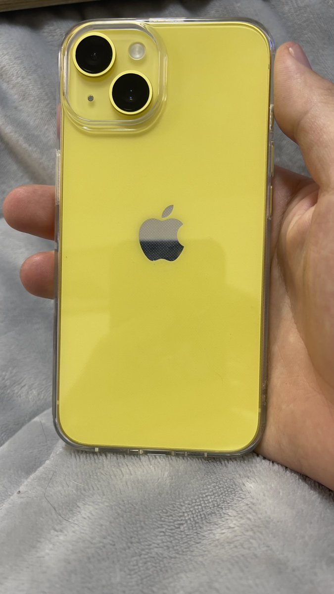 iPhone12PromaxからiPhone14へ。今年のラッキーカラーは黄色。