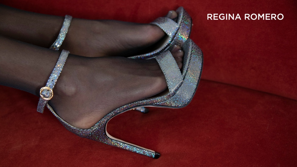 Laura forma parte de nuestra nueva colección Otoño Invierno 2023. Conoce sus colores metálicos.

reginaromero.com

#QuieroMisRegina  #ReginaRomero #HechosaMano