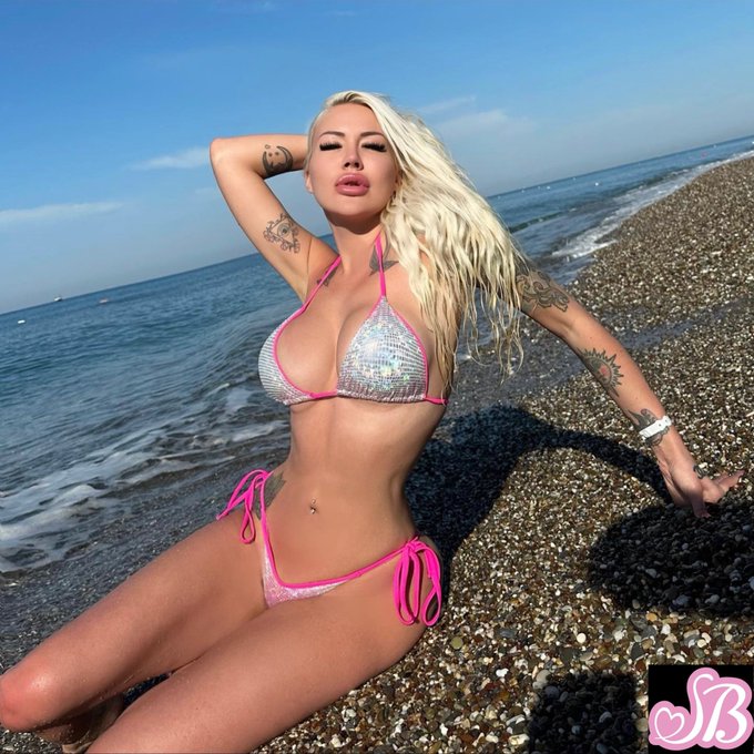 Washed upp 💧💦🌊🌞 Water is the best element and no wonder why 💦😝🤭 #sandrabay https://t.co/JP7HoekfGk<a href="/tag/sandrabay"class="tags"><span>#sandrabay</span></a>