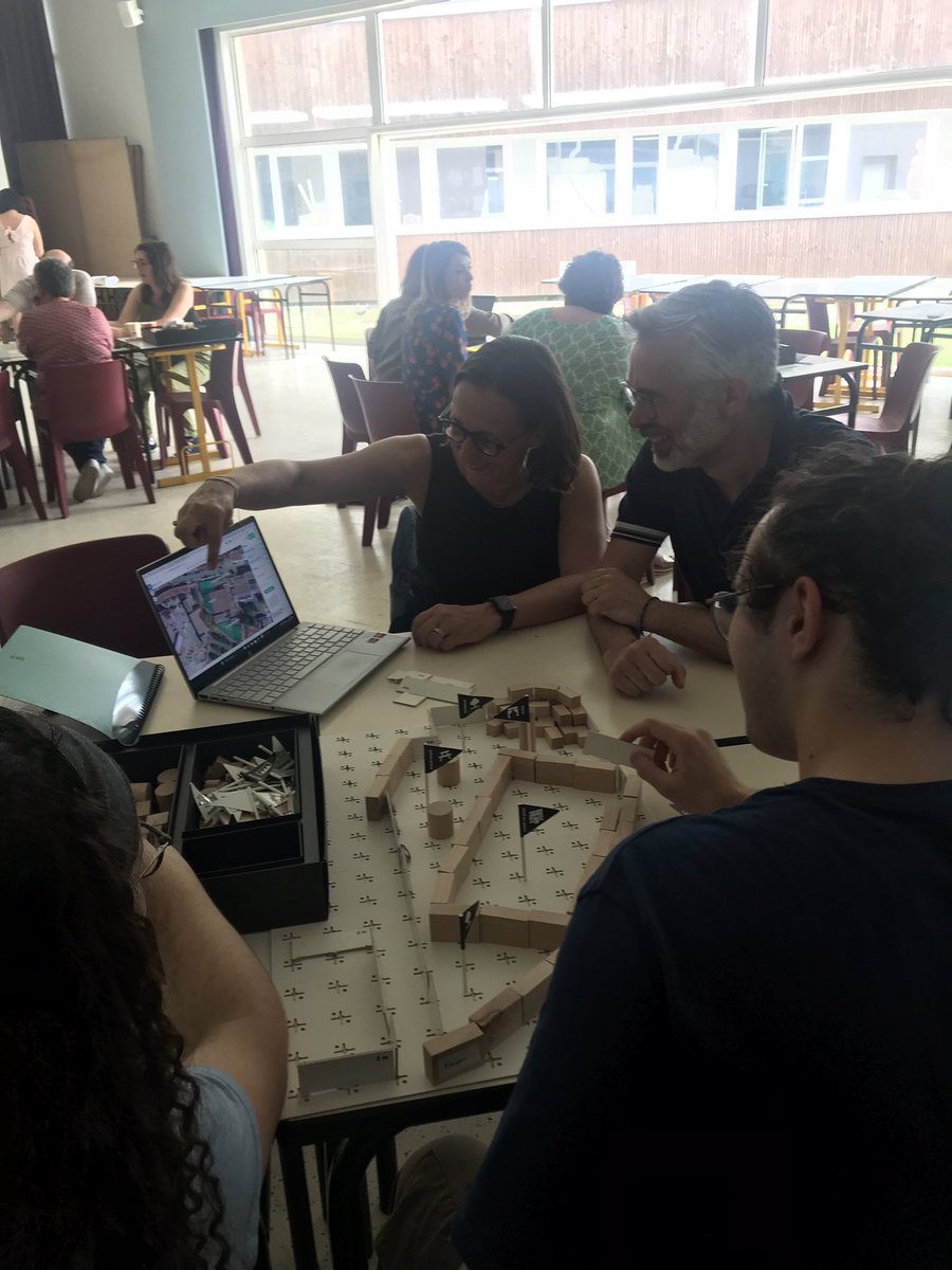 Canope_DTNA's tweet photo. Jour2️⃣ Formation #aménagement des espaces au lycée François Mauriac de Bx. Réflexions, conception, restitution sous forme de maquettes et cahiers des charges avec l’outil #archilab de la démarche #archiclasse collaboration @canope_33 et @cardiebdx https://t.co/Eq3f5zKe0w