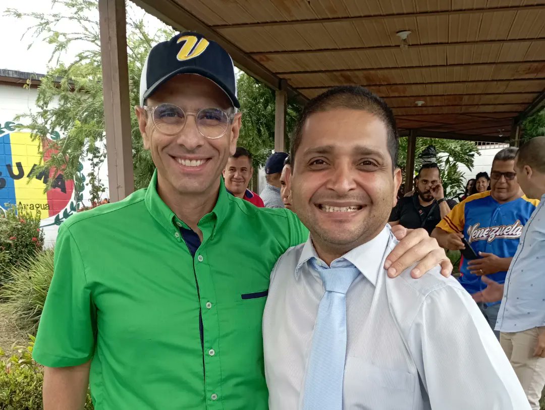 EDGAR_CARVALLO's tweet image. De visita en #Maracay @hcapriles en asamblea con representantes del magisterio aragueño, escuchando sus inquietudes, propuestas y estableciendo un compromiso con la educación como prioridad en su futura gestión en #LaVenezuelaDelEncuentro #7Junio @PJAraguaOficial @Pr1meroJusticia