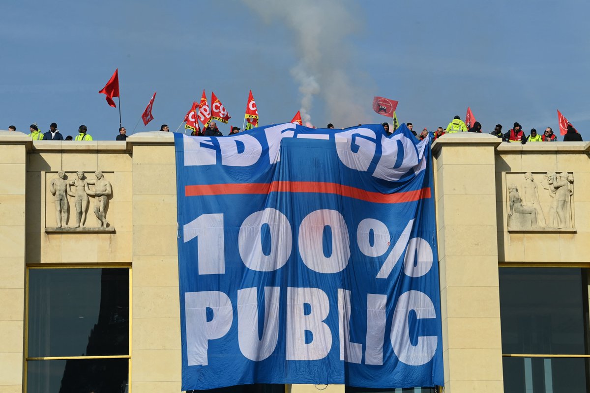 Questions du soir (@questionsdusoir) on Twitter photo RDV 18h20
EDF : la nationalisation redevient-elle un atout stratégique ?
@EmmanuelLauren2 reçoit le délégué général de @LFI_LaFabrique <a href="/VincentCharlet/">Vincent Charlet</a>, l'ingénieure de recherche à <a href="/EDFofficiel/">EDF</a> et syndicaliste <a href="/ADebregeas/">Anne DEBREGEAS</a> et la chargée de recherche à la <a href="/FRS_org/">FRS</a> Annabelle Livet RDV 18h20
EDF : la nationalisation redevient-elle un atout stratégique ?
@EmmanuelLauren2 reçoit le délégué général de @LFI_LaFabrique <a href="/VincentCharlet/">Vincent Charlet</a>, l'ingénieure de recherche à <a href="/EDFofficiel/">EDF</a> et syndicaliste <a href="/ADebregeas/">Anne DEBREGEAS</a> et la chargée de recherche à la <a href="/FRS_org/">FRS</a> Annabelle Livet