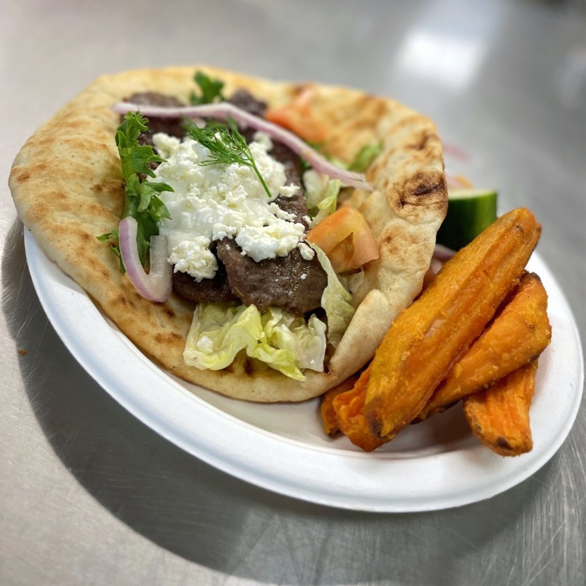 FreshPicksCafe's tweet photo. Longmeadow, MA recently prepared some
delicious middle-eastern fare for school lunch including Gyros and Tikka Masala! https://t.co/8eaw3L4sOe