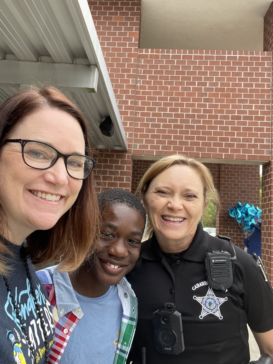 AprilDawnRaney's tweet photo. It’s the last day and we are celebrating big at @BogerBeacons!! We are #ShiningBogerBright! https://t.co/b4GvmXsAmz