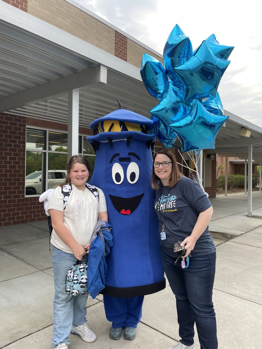 AprilDawnRaney's tweet photo. It’s the last day and we are celebrating big at @BogerBeacons!! We are #ShiningBogerBright! https://t.co/b4GvmXsAmz