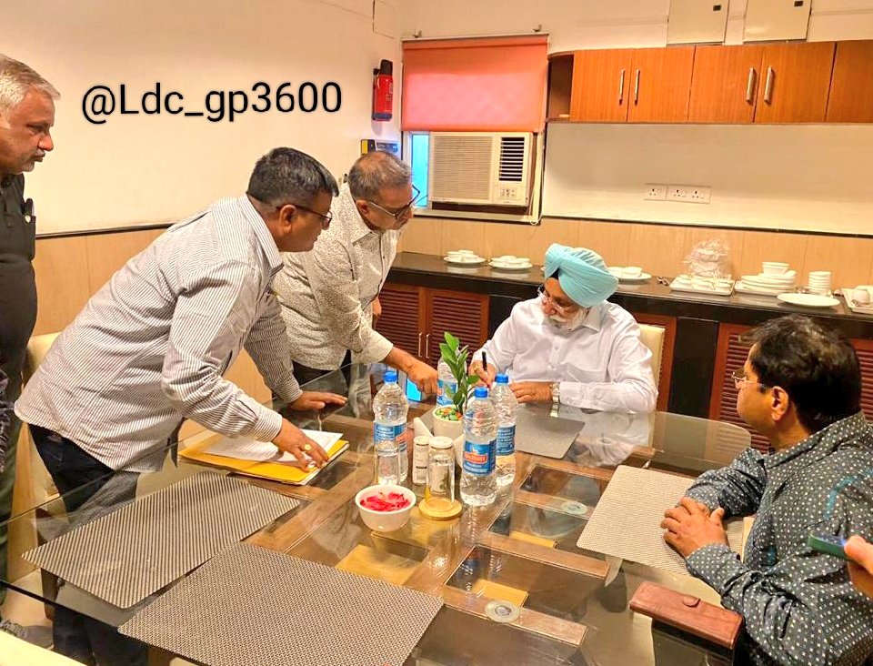 Ldc_Gp3600's tweet photo. #मंत्रालयिक #कर्मचारी
प्रदेश अध्यक्ष राजसिंह जी की सुखविंदर सिंह रंधावा से आज वार्ता हुई है, चूंकि रंधावा जी कांग्रेस में अहम पद रखते है तो उन्होंने सीएम साहब से आज ही हमारी मांगों पर बात करने के लिए कहा है। https://t.co/tl5iL8gaxH