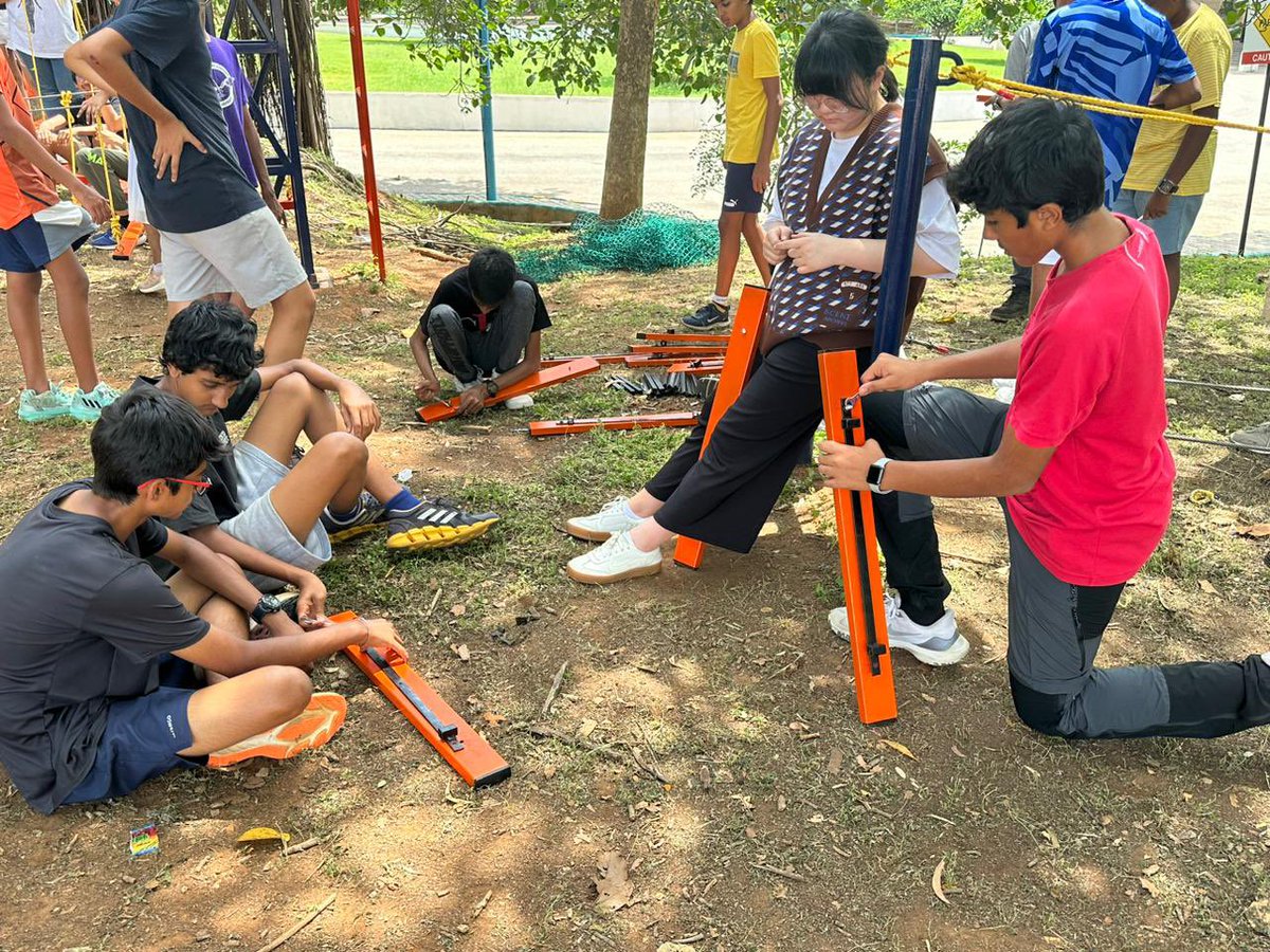 InventureK12's tweet photo. A few years ago the then senior school students built a tree house on campus & many years later, keeping in line with the #sustainability #repurposing #kindness #tenacity #responsibility themes of #Inventuring, the senior students are repairing it.
#inventurwayoflearning https://t.co/bcD5dyErYB