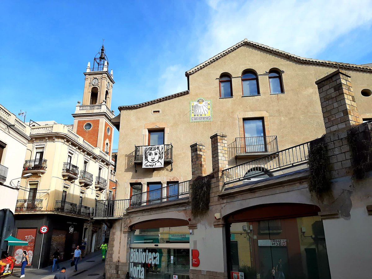escreginahorta's tweet photo. Els alumnes d'ESO 1 passegen pel barri x conèixer el seu entorn dins de les activitats del TDS" M'agrada el barri d'Horta". Cal conèixer els equipaments i la història. Tot forma part de la seva identitat i els ajuda a créixer. #ProgramaCreix @bcn_hg https://t.co/nRHk1enlLj https://t.co/FWWiE0K7wt