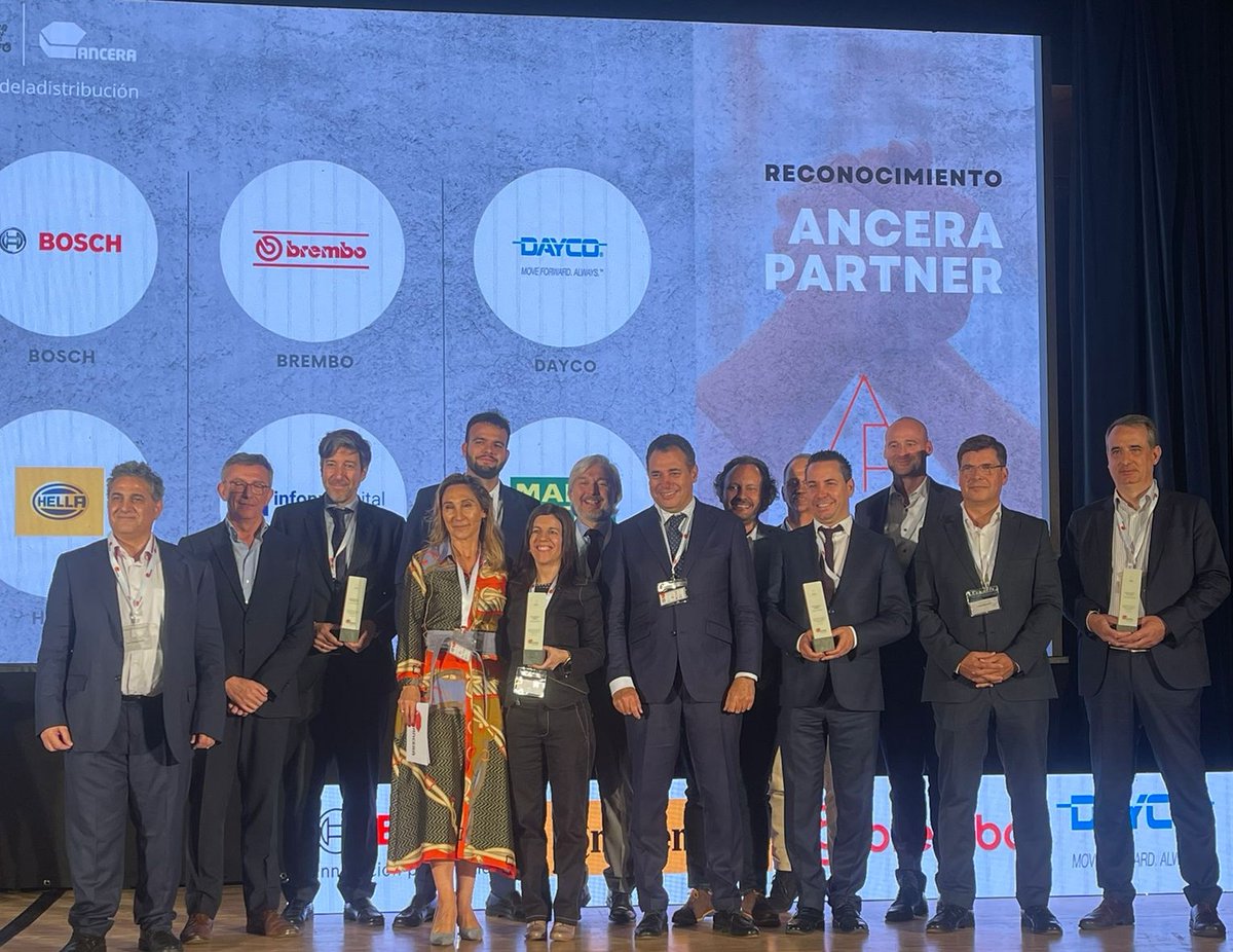 Llega otro de los momentos más esperados del Congreso: los reconocimientos. 
Comenzamos por el reconocimiento a <a href="/Bosch_Automovil/">Bosch Automóvil</a>, <a href="/BremboBrakes/">Brembo</a>, <a href="/DaycoOfficial/">Dayco</a>, Hella @forviagroup, <a href="/InfoproDigital/">Infopro Digital</a> y @MANNHUMMELGroup por sus 20 años de apoyo a <a href="/ancera_social/">ANCERA</a> y a la #posventa.