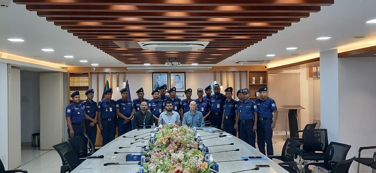UNODC_BMB's tweet photo. #KeepingOceansSafe! 
@UNODC_MCP completed Pierside #VesselSearch Course for 1️⃣6️⃣ members of #RiverPolice 🇧🇩 in Dhaka, incl. classroom &amp; practical sessions on:
⛓️Chain of Custody
⛴️Vessel searches 
Funded by #Japan 🇯🇵
#BorderManagement https://t.co/lFGGgSvfaa