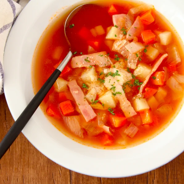 野菜をとりたいときにもすごく良さそう！トマト缶不要&電子レンジで作れちゃう「ミネストローネ」のレシピ！