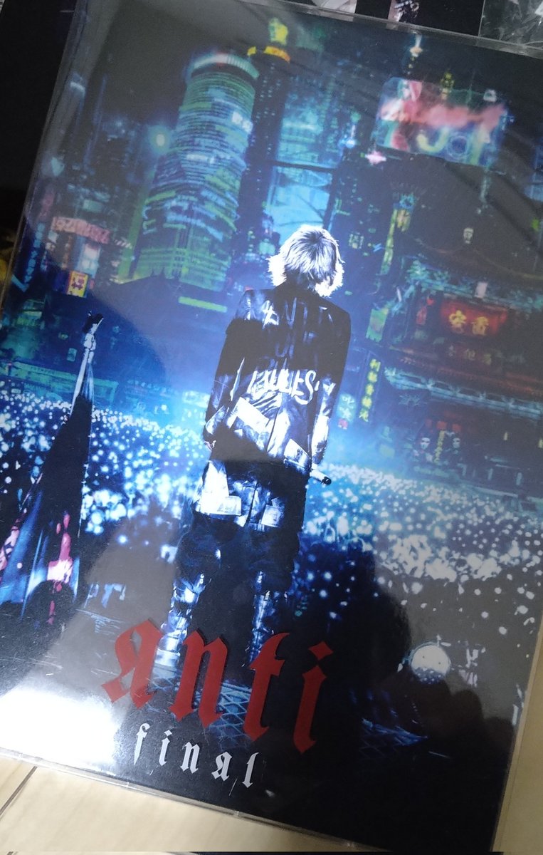 tks6661's tweet photo. 来週からのHYDE LIVE 2023に向けて、これ以上の起爆剤はないでしょ🤘
ってことで、数年ぶりに見てる🔥

この時のミッセレの光景が今でも忘れらんないけど、みんなでそれ超える景色を今ツアーで作りあげていきたいよね。

 #HYDE
 #ANTIFINAL https://t.co/3Eo6fyFUJu