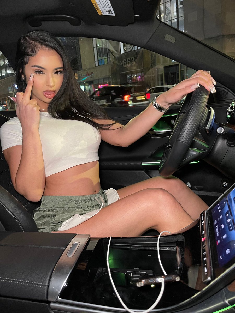 ariisoexclusive's tweet image. Ok she fine, she sexy, she cool💚 #goodrick