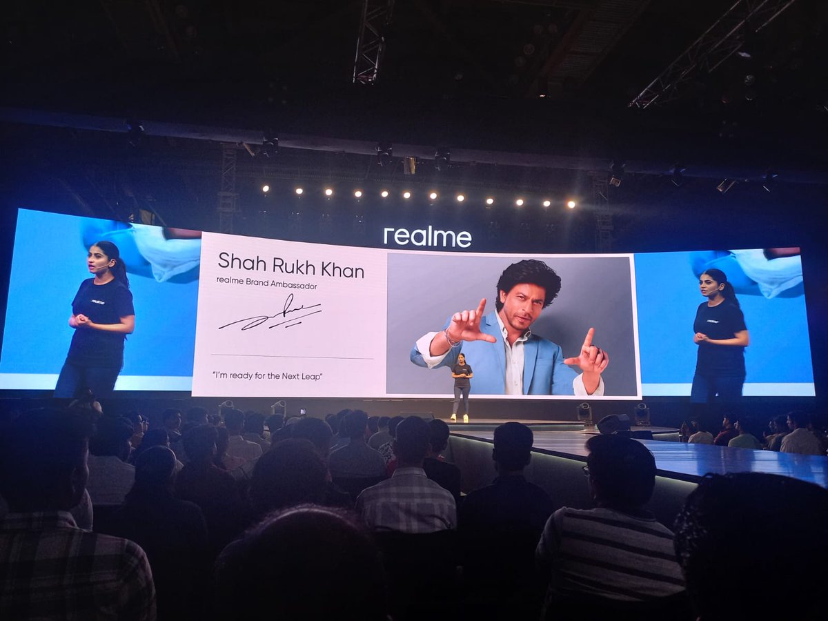 Our Team members at #Realme new mobile phone #realme11ProSeries5G launch event in Delhi. 

@iamsrk 

#ShahRukhKhan #realmeXSRK #realme11ProSeries5G