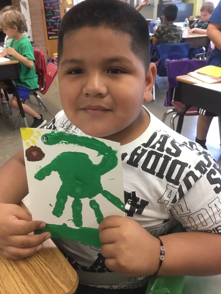 FeehanORH21's tweet image. We started our “Countdown” with Finger Paint Fun. Such creativity with our handprint animals.🖐️ @ORHEagles21 #WeHelpChildren #makingitfun