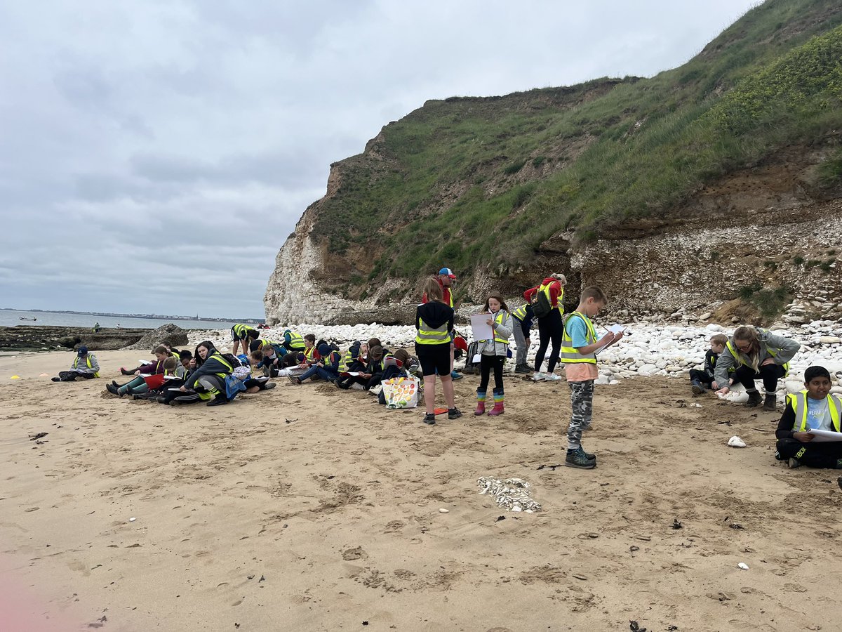 MNA_Year6's tweet photo. This morning we had a great time cliff sketching; it was so interesting seeing the coastal features we have learnt about in class! @morley_newlands https://t.co/RDBIrMFwxm