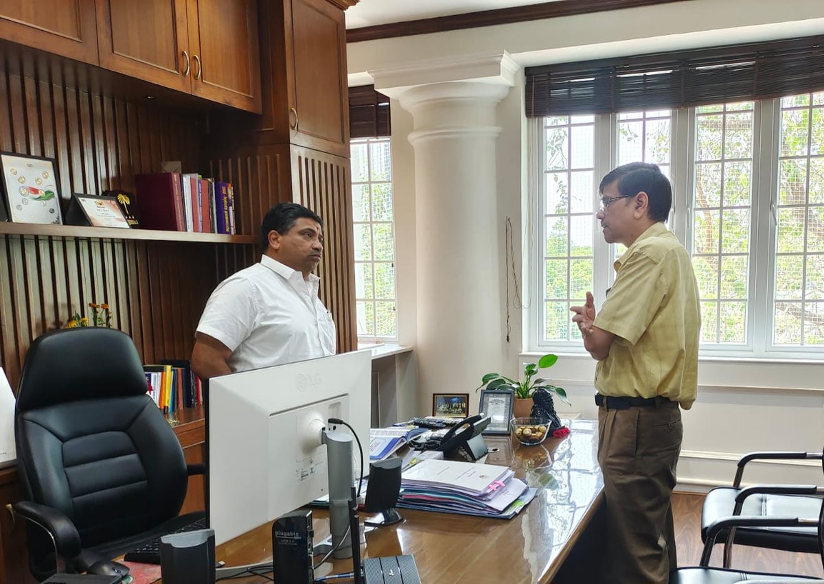 Caught up with the Revenue Secretary on the Tamil Nadu Government Lands Database, an Initiative from my '22 budget speech, which TNeGA in our IT&amp;DS Dept is implementing. Also learnt the Comprehensive Govt Land Lease Policy we've worked on since the '22 budget is almost ready 😊