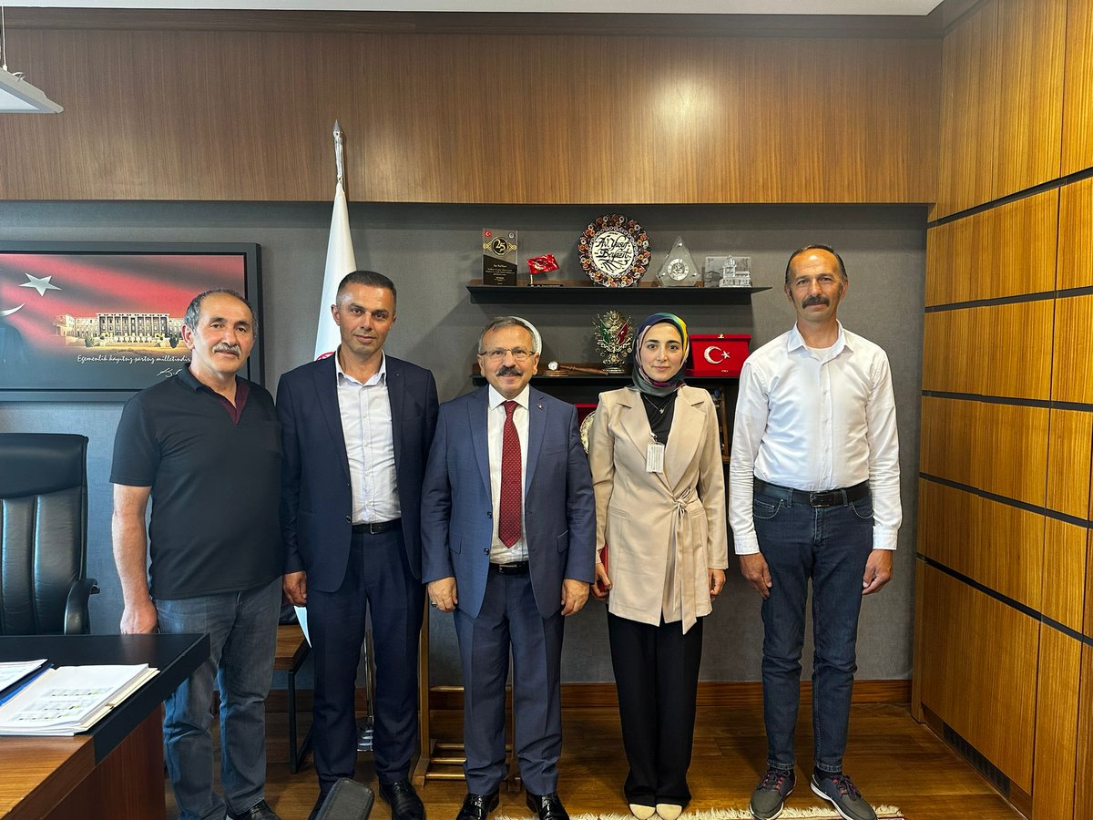 Gazi Meclisimizde misafir ettiğimiz Merkez Eze Köyü Muhtarımız Ferhat Kılıçaslan ve misafirlerimize ziyaretlerinden dolayı teşekkür ediyorum.