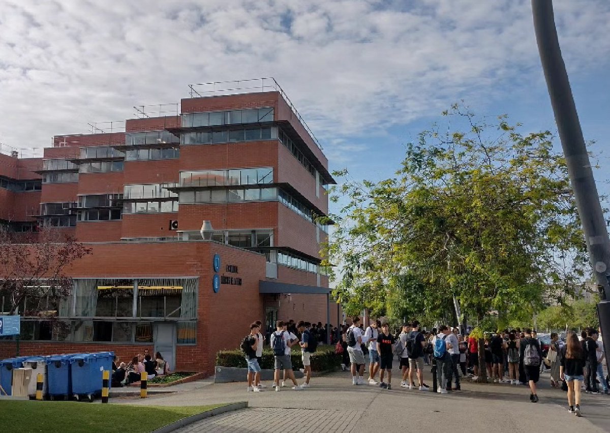 📝Avui segon dia de les #PAU a la Facultat de Ciències de la Terra de la @unibarcelona. Molta sort i encerts a totes i tots!

#futursub #Geologia #CiènciesDelMar