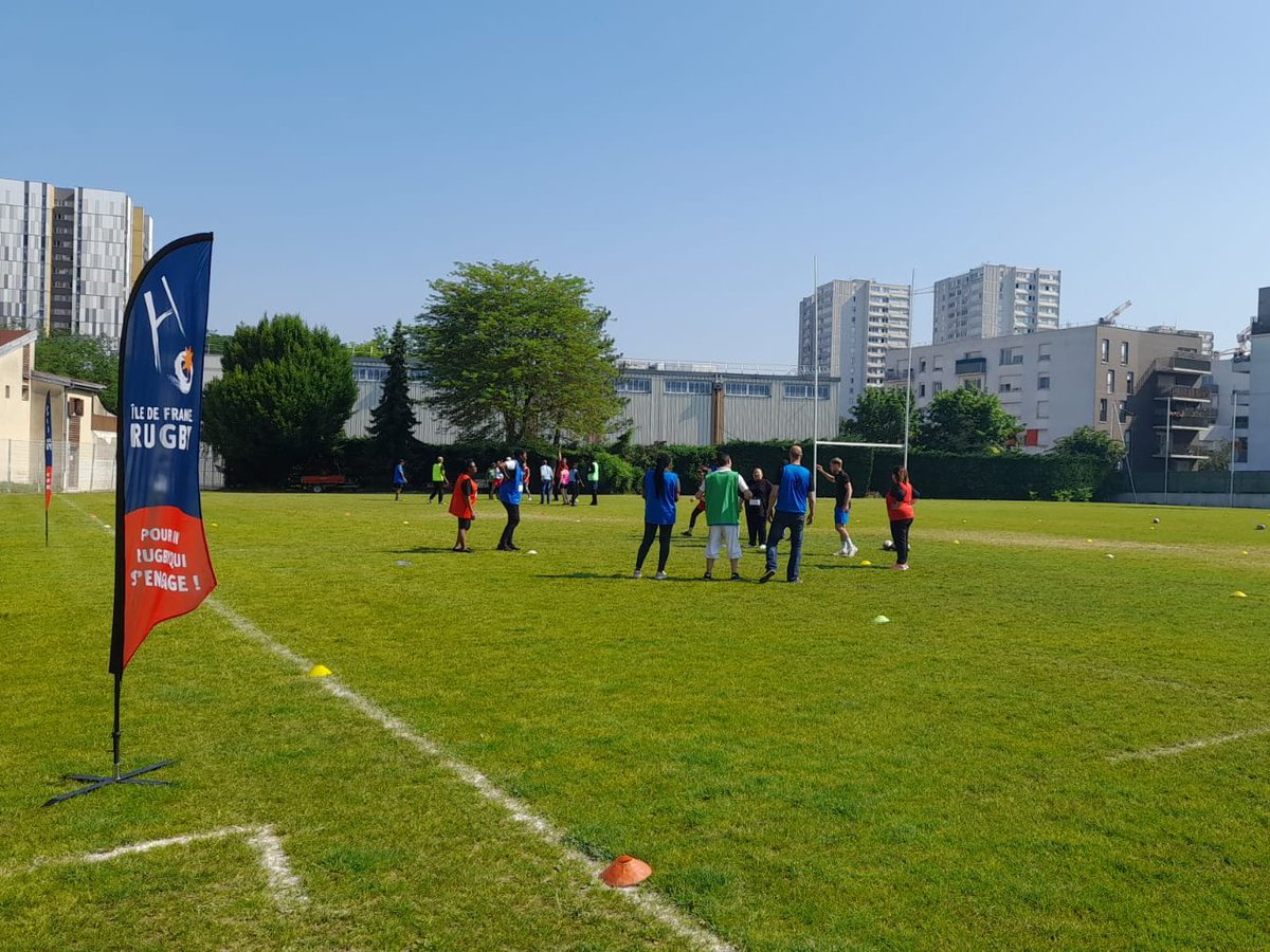 FTravail_IDF's tweet photo. 🔴 Ce jour, deux événements Du stade vers l'#emploi avec :

- La @LIFRugby 🏉 à @villedebobigny
- La @FFAthletisme 🏃‍♂️ à Savigny-le-Temple

Au total ➡️ 210 demandeurs d'emploi et 26 entreprises mobilisés https://t.co/6ehMqQDCNO