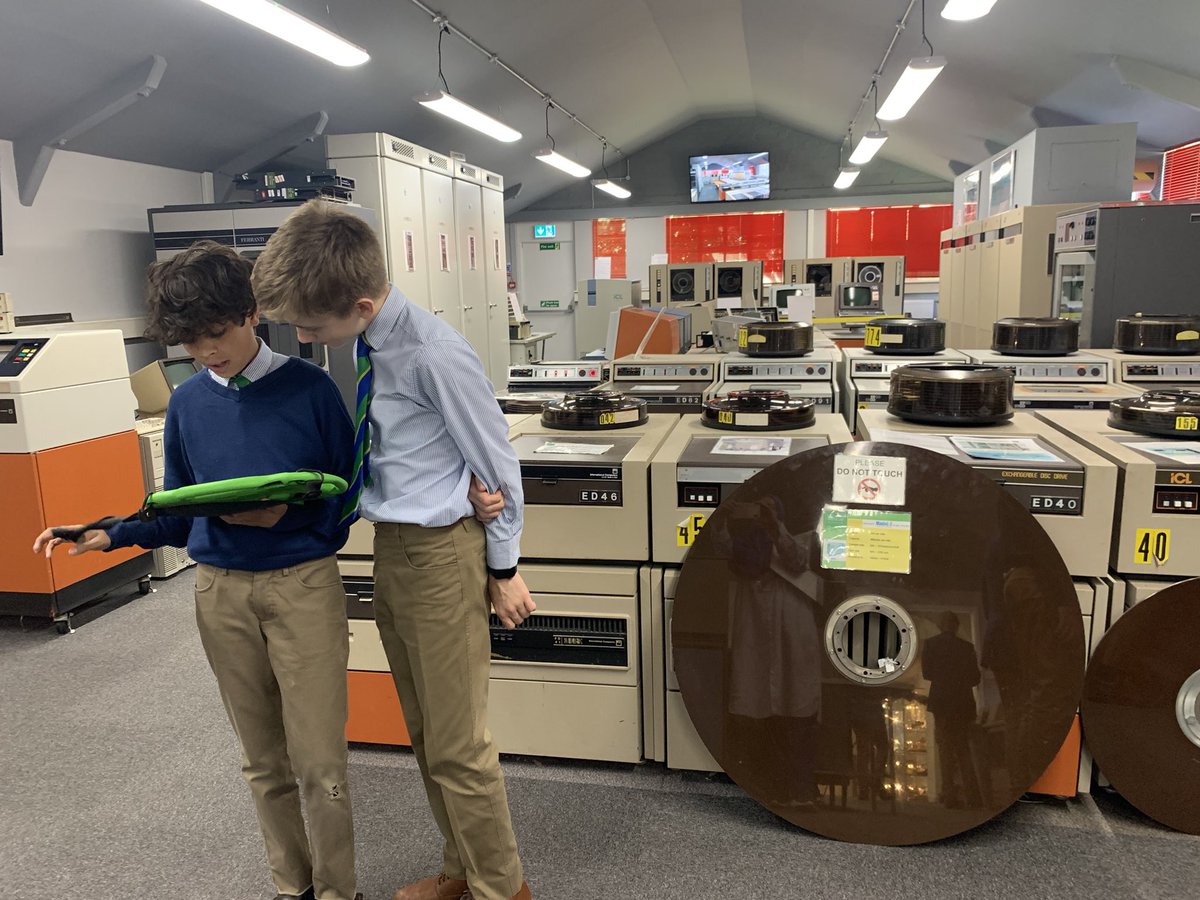 MaidaValeComp's tweet photo. Learning about the Harwell Dekatron Computer at the National Museum of Computing, it has been so interesting for our pupils. #MVS #MVScomputing #TNMOC https://t.co/xloDehCl1z